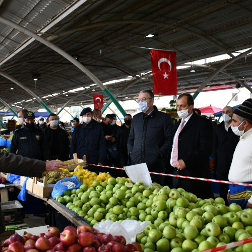 İZNİK PAZARYERİNDE SOSYAL MESAFE ÖNLEMİ