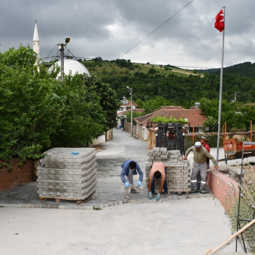 MERKEZDEN KIRSALA PARKE TAŞI ÇALIŞMALARI SÜRÜYOR