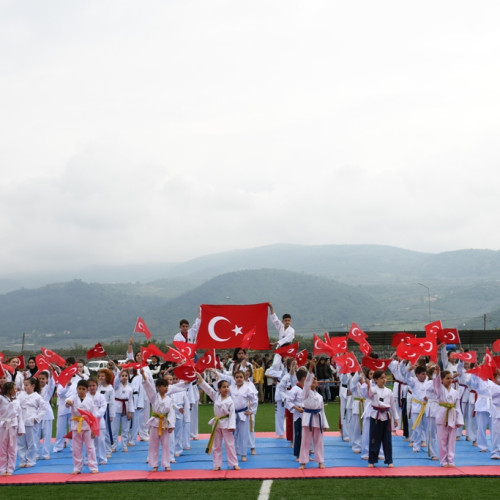 İZNİK’TE 104. YIL COŞKUSU