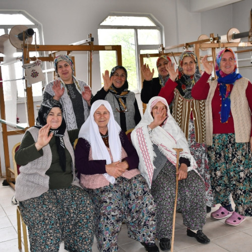 YARIM ASIR SONRA İZNİK’TE TEZGÂH SESLERİ YENİDEN YANKILANIYOR