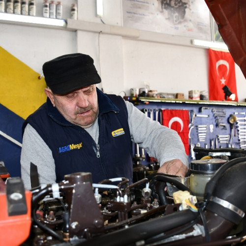 YARIM ASIRDIR TRAKTÖRLERE HAYAT VERİYOR