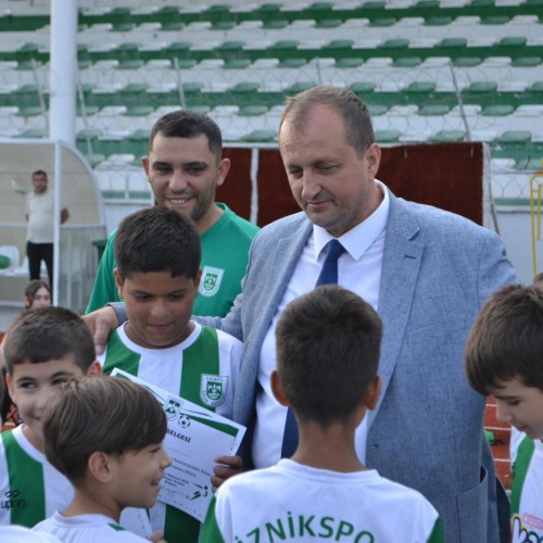 İznikspor Yaz Futbol Okulu’nda Sertifika Heyecanı