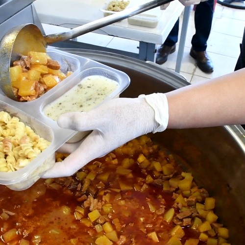 İznik Belediyesi’nden 365 Gün Sıcak Yemek Desteği