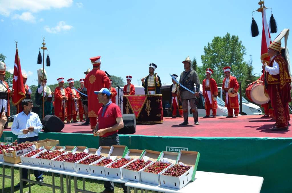 TACİR KİRAZLARI FESTİVAL İLE GÖRÜCÜYE ÇIKTI