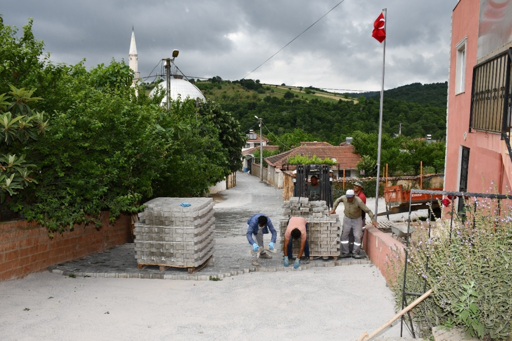 MERKEZDEN KIRSALA PARKE TAŞI ÇALIŞMALARI SÜRÜYOR