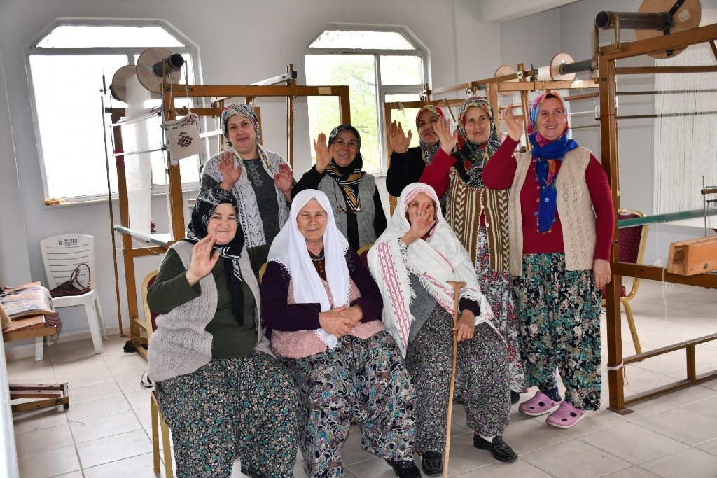 YARIM ASIR SONRA İZNİK’TE TEZGÂH SESLERİ YENİDEN YANKILANIYOR