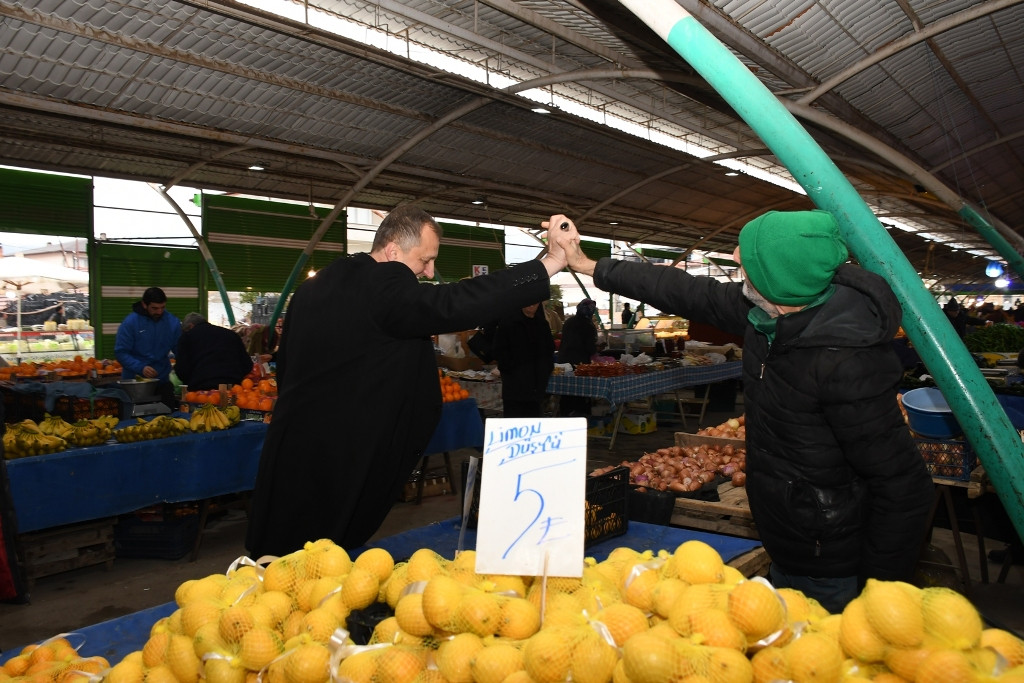 BAŞKAN USTA PAZARCI ESNAFINA SICAK ÇORBA İKRAM ETTİ